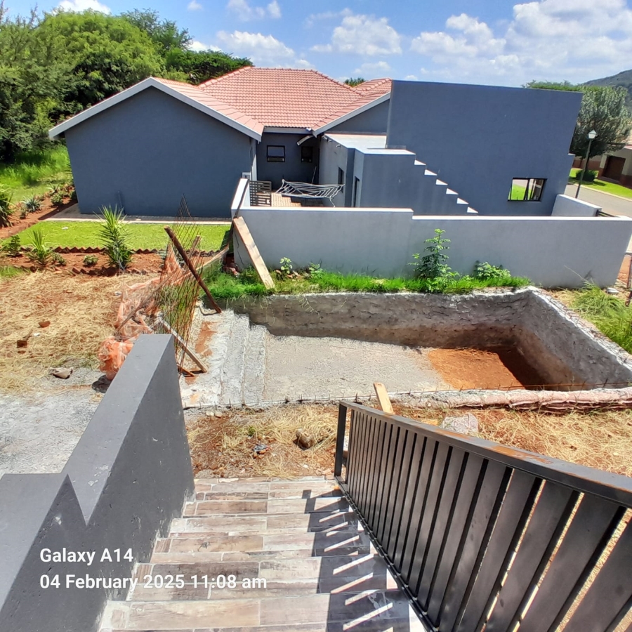 5 Bedroom Property for Sale in Buffelspoort Eco Estate North West